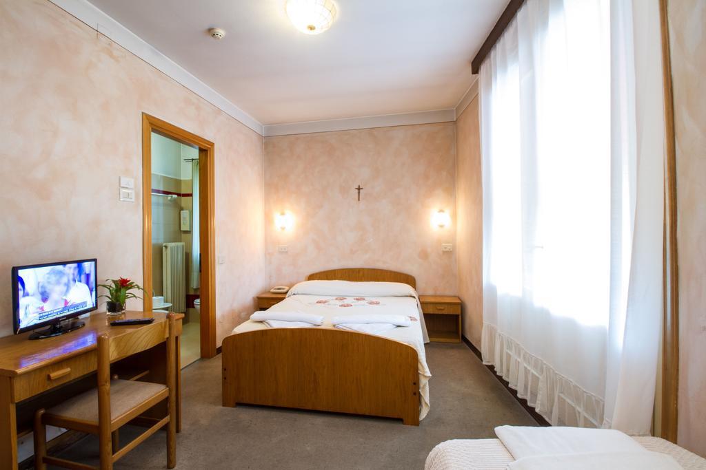 Albergo Ristorante Da Felice Loria Εξωτερικό φωτογραφία